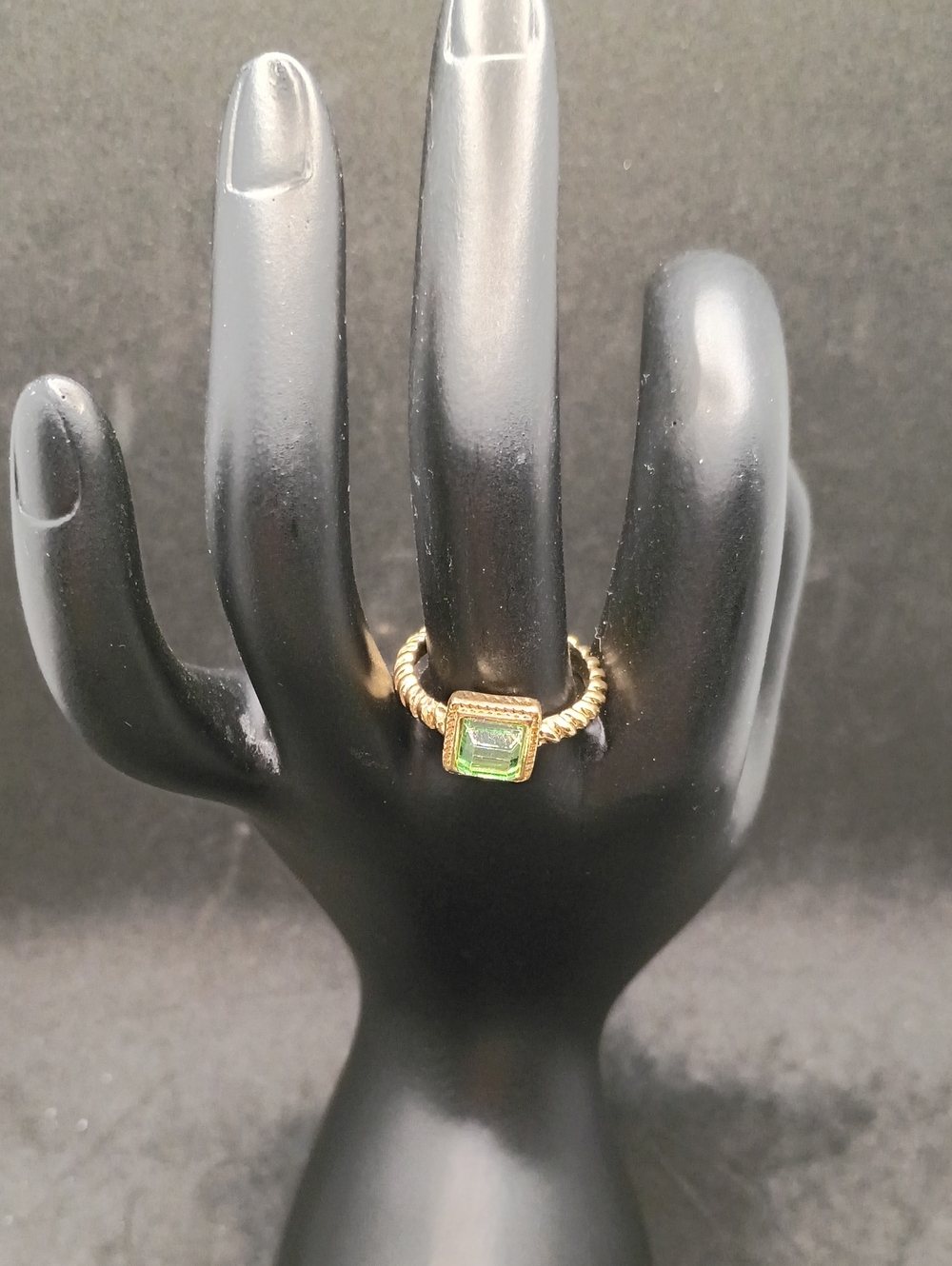 Size 8 Gold Rope Band Ring with Green Square Gem